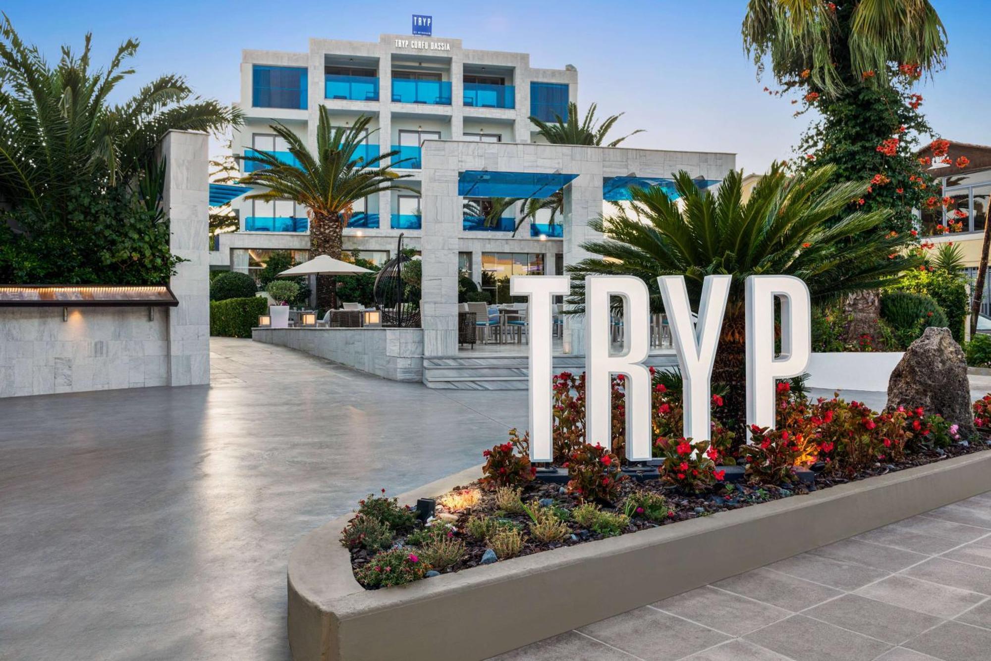 Отель Tryp By Wyndham Corfu Dassia Экстерьер фото